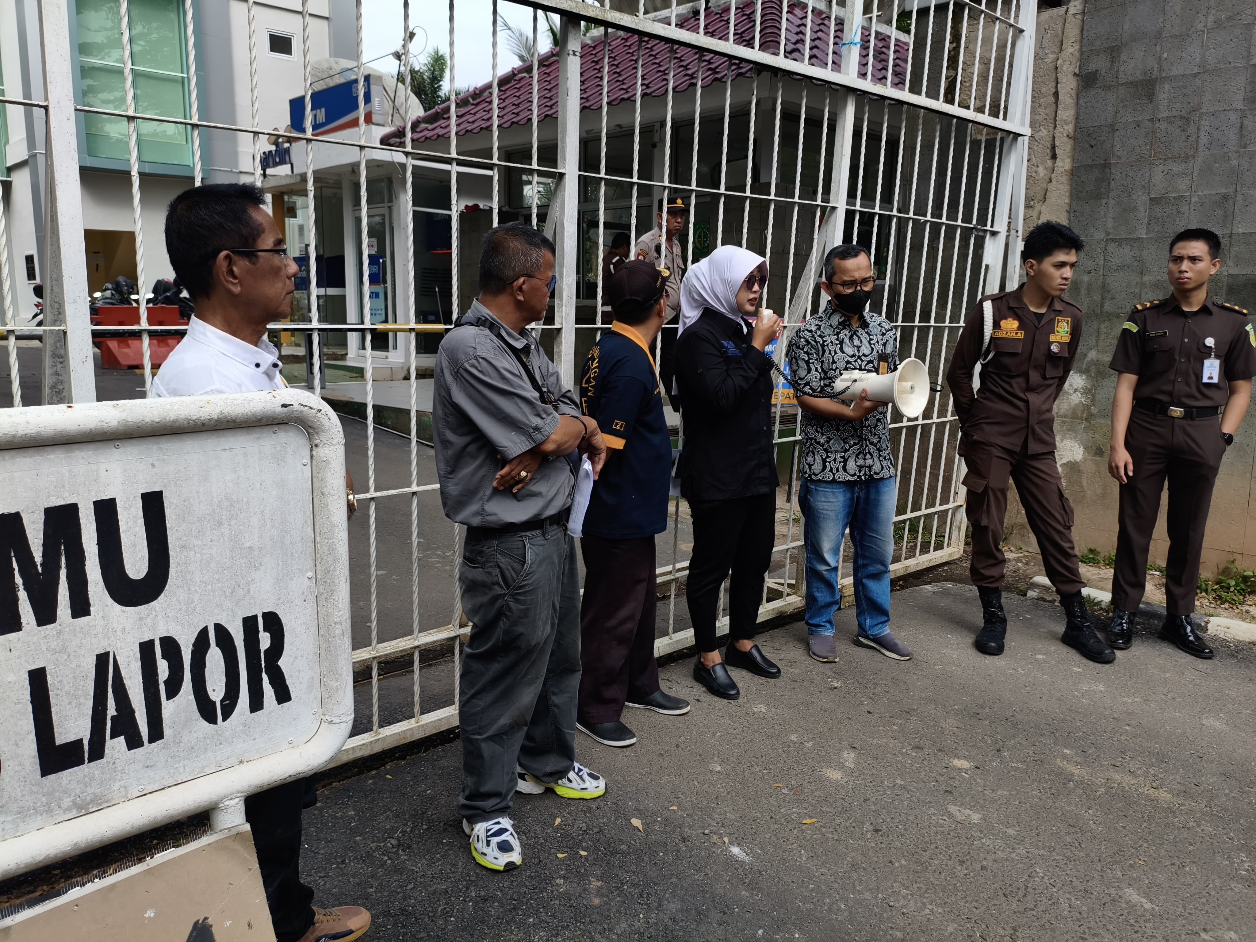 Lapsi Lahat Geruduk Kejati Sumsel, Tagih Keseriusan Usut Aset Kendaraan Dinas Rp1, 9 Miliar Yang \