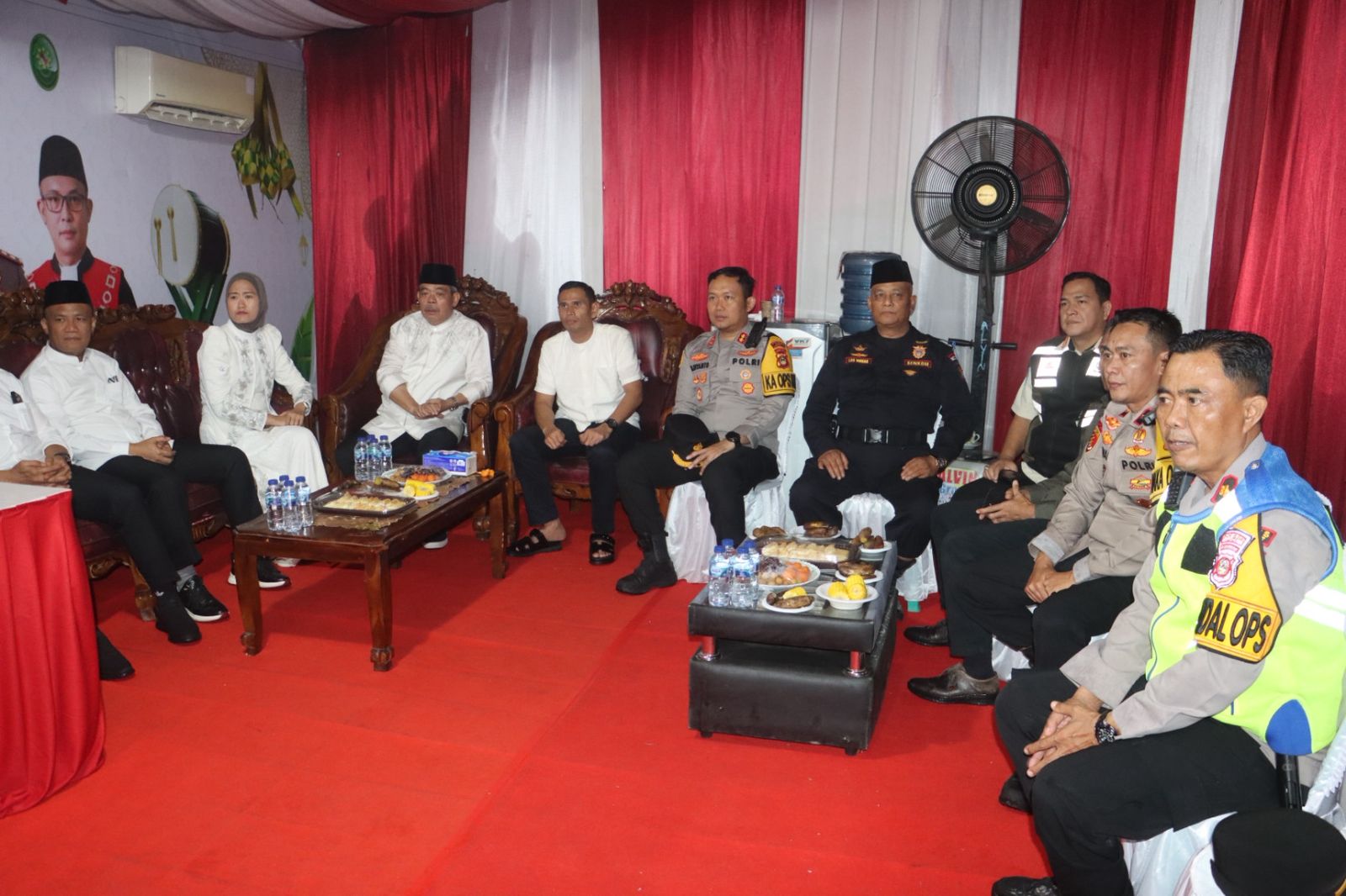 *Bapak Kapolri Bersama Kamtibmas Memantau Zoom Meeting Dalam Rangka Pelaksanaan Ops Ketupat 2026*