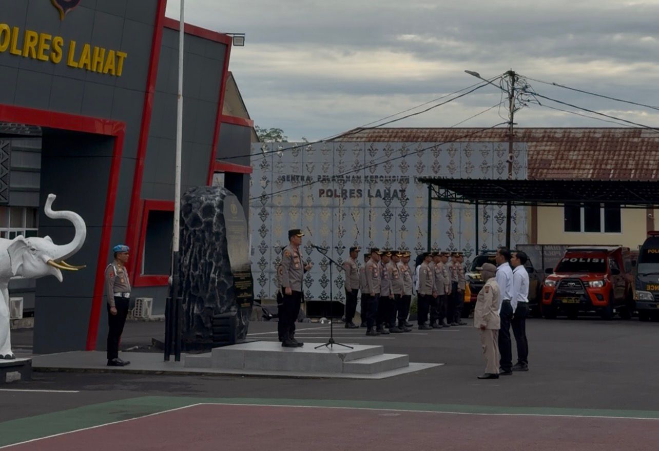 *Kapolres Lahat Memimpin Apel Pagi Kesiagaan Dalam Pelaksanaan Tugas Anggota*