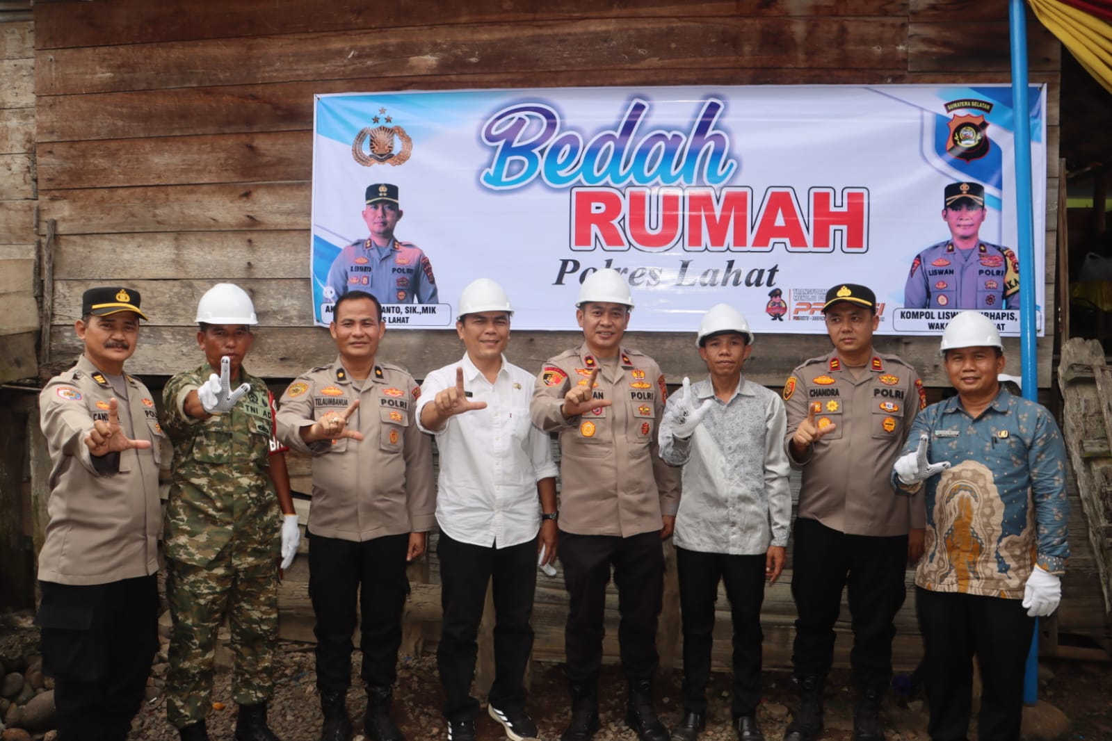 *Kapolres Lahat Bedah Rumah Untuk Masyarakat Lahat Polri Presisi*