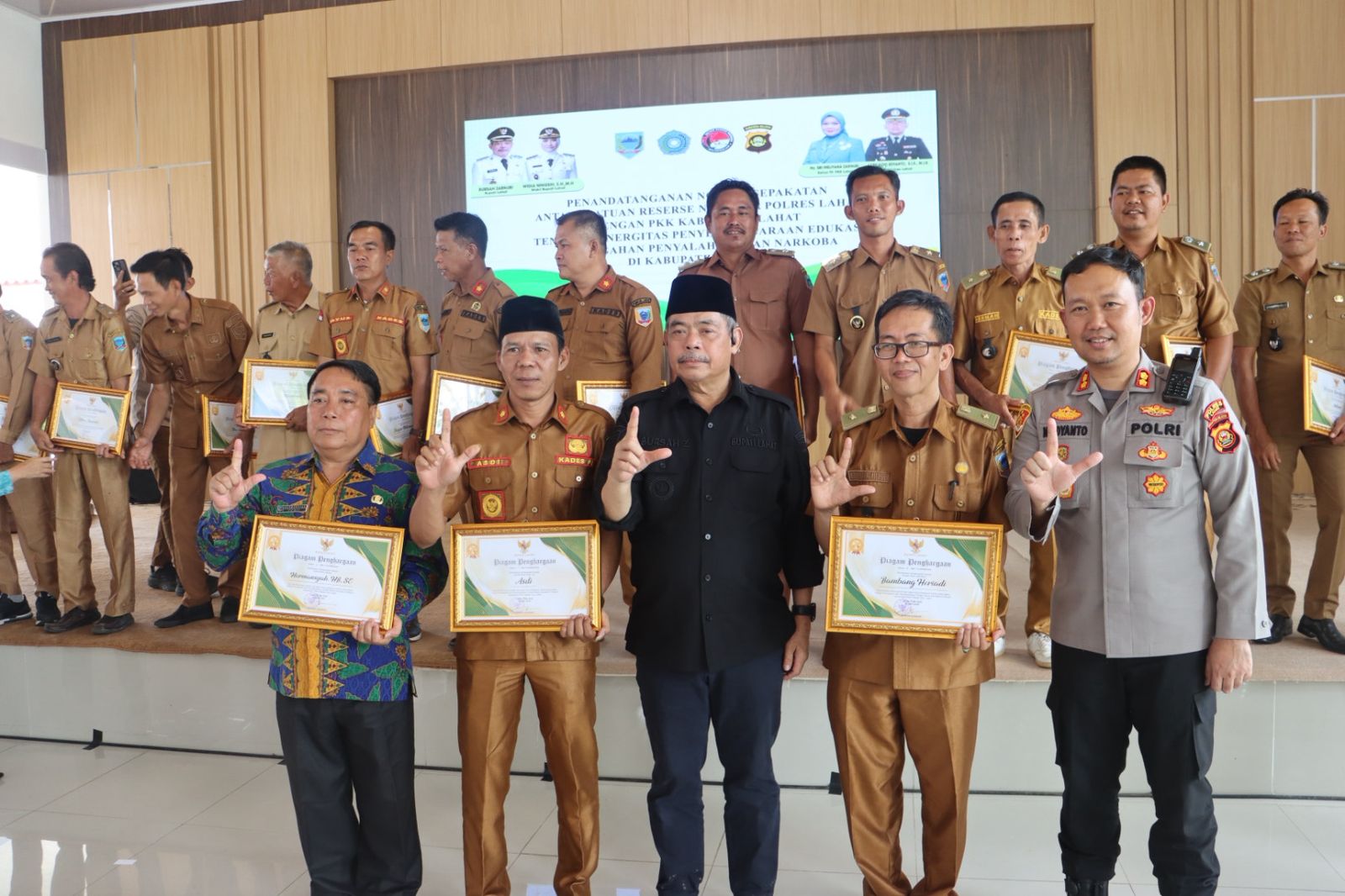 *Kapolres Lahat Dan PKK Kab.Lahat Perkuat Sinergitas Pencegahan Narkoba Penandatanganan Nota Kesepak